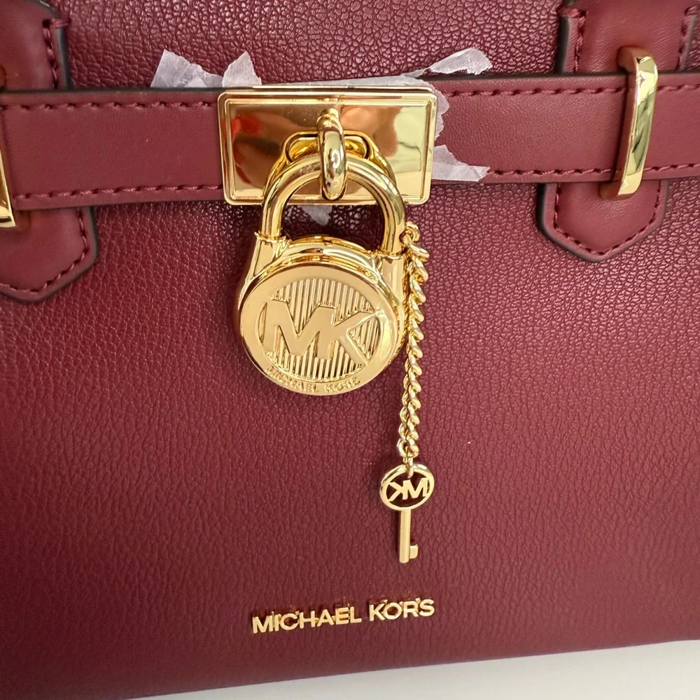 Michael Kors Small Hamilton & matching Card Case Dark Cherry
NWT - Picture 5 of 9